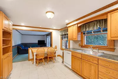 4209 Sunnyview Drive, Uniontown, OH 44685 - Photo 9