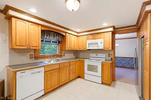 4209 Sunnyview Dr, Uniontown, OH 44685 - Photo 7