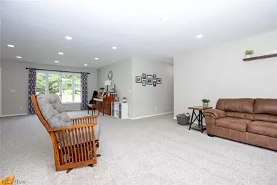 9887 Fox Knoll Drive, Orrville, OH 44667 - Photo 5