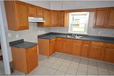 2524 Albrecht Avenue, Akron, OH 44312 - Photo 9