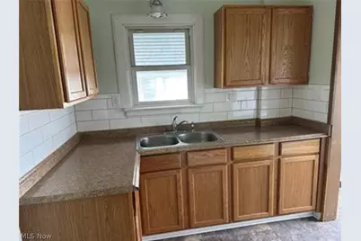 929 Jason Avenue, Akron, OH 44314 - Photo 9