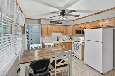 166 Pinewood Drive, Elyria, OH 44035 - Photo 9