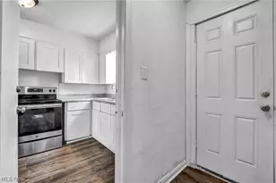 907 Whittier Ave, Akron, OH 44320 - Photo 11