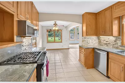 916 Milan Avenue, Amherst, OH 44001 - Photo 11