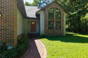 3126 Cliffside Dr, Akron, OH 44321 - Photo 3