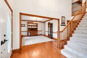 9745 Bainbridge Rd, Chagrin Falls, OH 44023 - Photo 5