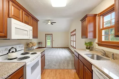 9745 Bainbridge Road, Chagrin Falls, OH 44023 - Photo 35