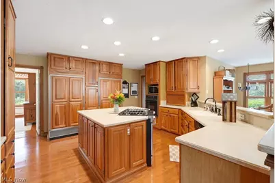 9745 Bainbridge Road, Chagrin Falls, OH 44023 - Photo 11