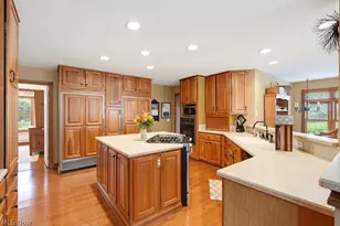 9745 Bainbridge Rd, Chagrin Falls, OH 44023 - Photo 11
