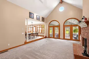 9745 Bainbridge Rd, Chagrin Falls, OH 44023 - Photo 9