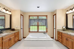 9745 Bainbridge Rd, Chagrin Falls, OH 44023 - Photo 23