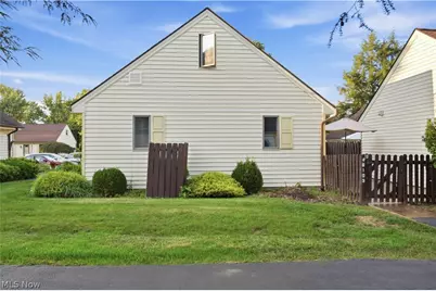 46103 New England Square #D, New Waterford, OH 44445 - Photo 5