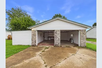 709 Highland Avenue, Williamstown, WV 26187 - Photo 5