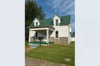 709 Highland Avenue, Williamstown, WV 26187 - Photo 1