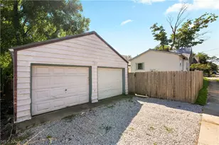 1079 Pitkin Ave, Akron, OH 44310 - Photo 3
