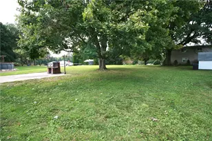 1971 Dennis Dr, Green, OH 44312 - Photo 3