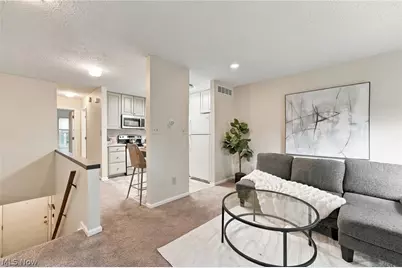 547 Center Avenue, Cuyahoga Falls, OH 44221 - Photo 5