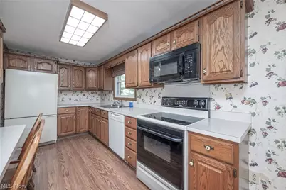 5665 Echodell Avenue NW, North Canton, OH 44720 - Photo 9