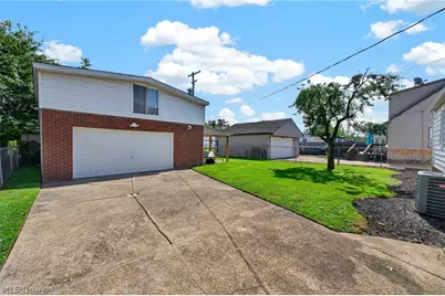 305 E 329th Street, Willowick, OH 44095 - Photo 21