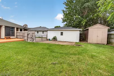 1327 W 26th Street, Lorain, OH 44052 - Photo 7