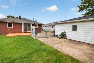 1327 W 26th Street, Lorain, OH 44052 - Photo 5
