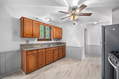 5742 Pleasant Street, North Ridgeville, OH 44039 - Photo 9