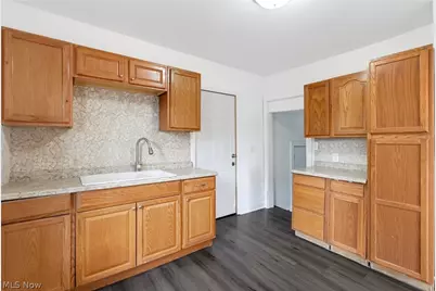 529 Hazel Place, Akron, OH 44304 - Photo 13