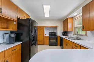 3870 Cumberland Dr, Youngstown, OH 44515 - Photo 5