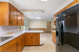 3870 Cumberland Dr, Youngstown, OH 44515 - Photo 9