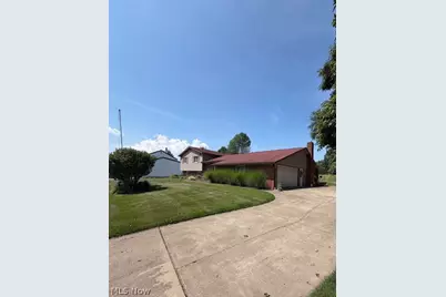 9011 Lost Trail Avenue NE, Canton, OH 44721 - Photo 3