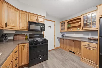 8008 Garnet Avenue NE, Canton, OH 44721 - Photo 15