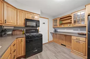 8008 Garnet Ave NE, Canton, OH 44721 - Photo 15