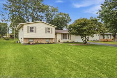 8008 Garnet Avenue NE, Canton, OH 44721 - Photo 3