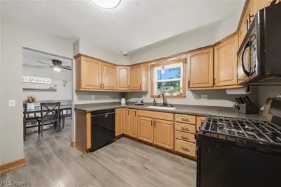 8008 Garnet Avenue NE, Canton, OH 44721 - Photo 13