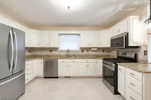 976 Rosemarie Cir, Wadsworth, OH 44281 - Photo 17