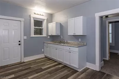327 Schrock Place SW, Canton, OH 44647 - Photo 7