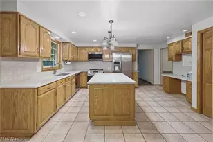 2500 Treetop Cir NE, Canton, OH 44705 - Photo 11