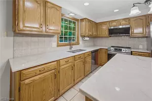 2500 Treetop Cir NE, Canton, OH 44705 - Photo 13