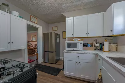 1215 Bellflower Avenue SW, Canton, OH 44710 - Photo 9