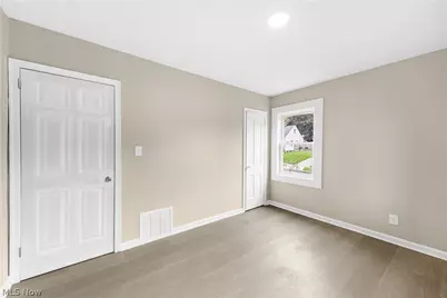 137 E Rosewood Avenue, Akron, OH 44301 - Photo 17