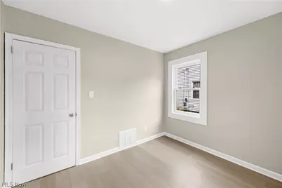 137 E Rosewood Avenue, Akron, OH 44301 - Photo 15