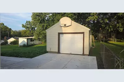 4100 Fairgrove Avenue SW, Massillon, OH 44646 - Photo 3