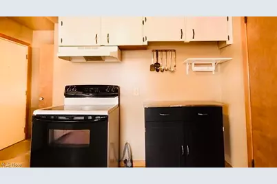 2176 10th Street SW, Akron, OH 44314 - Photo 9