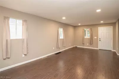 318 Elmport Avenue NE, Canton, OH 44704 - Photo 5