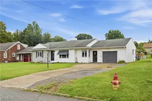 695 Moore Ave, Campbell, OH 44405 - Photo 3