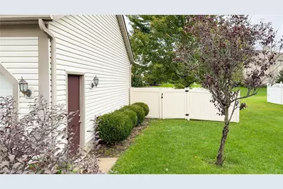 411 Hillbrook Drive, Cuyahoga Falls, OH 44223 - Photo 39