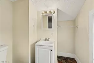 33 N Poplar St, Jefferson, OH 44047 - Photo 19
