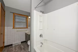 141 26th St NW, Barberton, OH 44203 - Photo 33