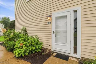 2551 Royal County Down Dr, Uniontown, OH 44685 - Photo 3