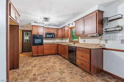 2033 Clearview Street NE, Massillon, OH 44646 - Photo 11